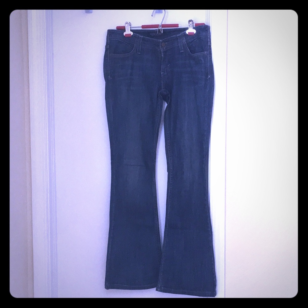 Women’s Levi’s jeans